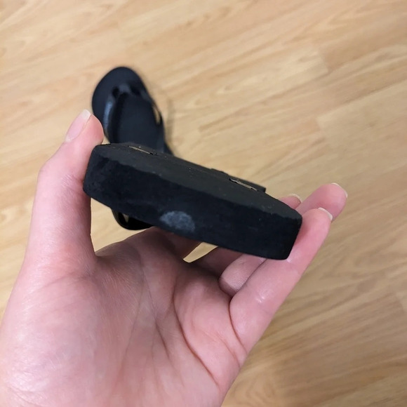 Black Flip Flops - Picture 4 of 4